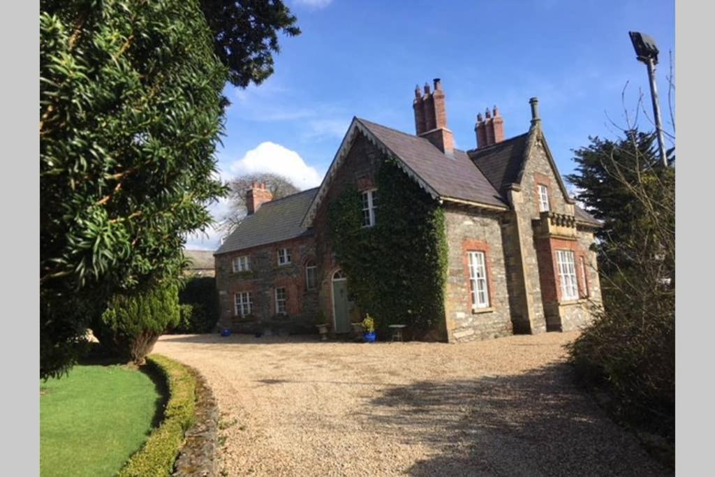 Period Coachhouse Newbliss Exterior photo